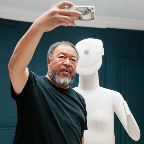 Ο Ai Weiwei δημιούργησε μάσκες με τα πιο εμβληματικά έργα τέχνης του